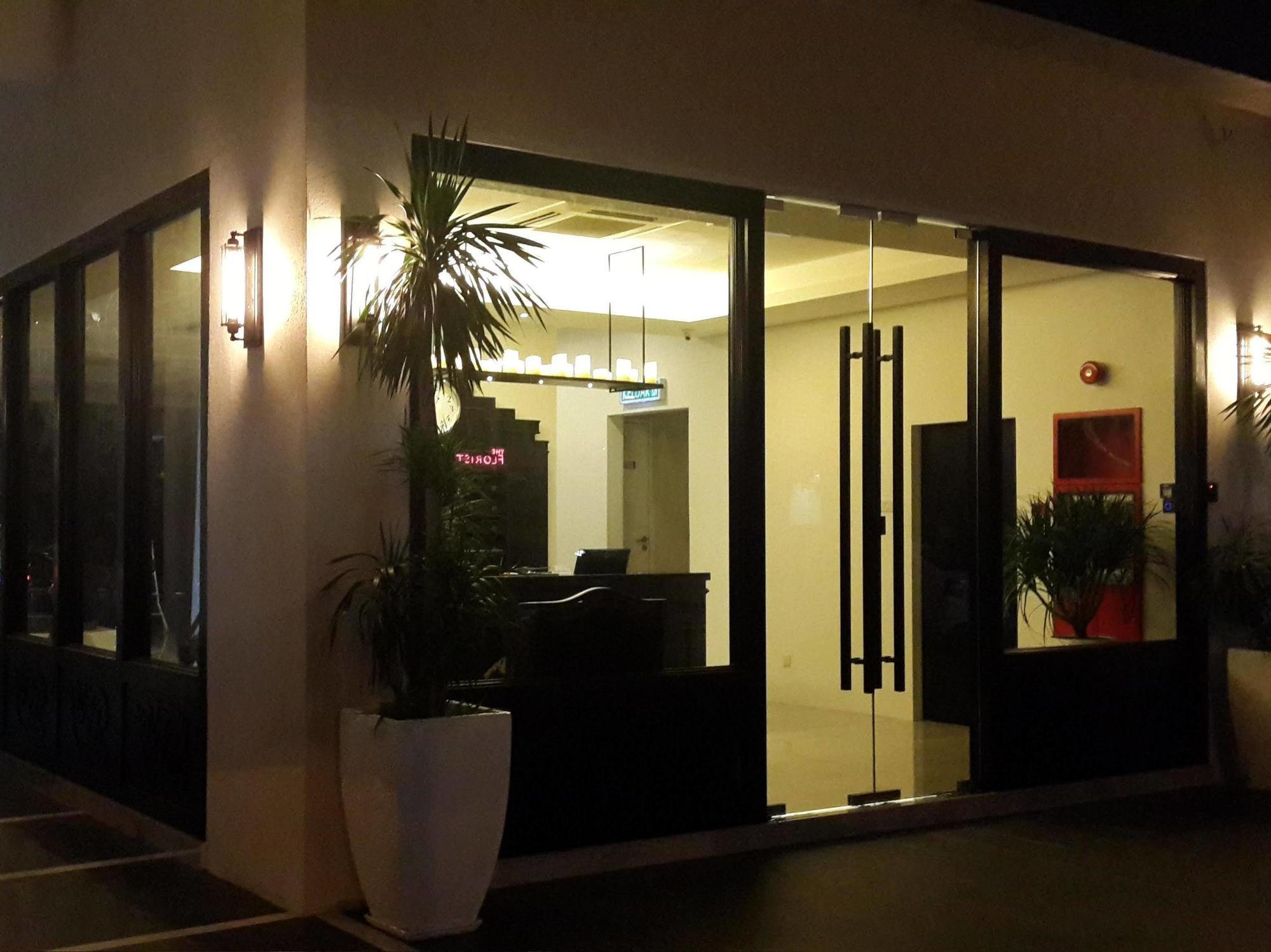 Manhattan Business Hotel Damansara Perdana Петалинг-Джая Экстерьер фото