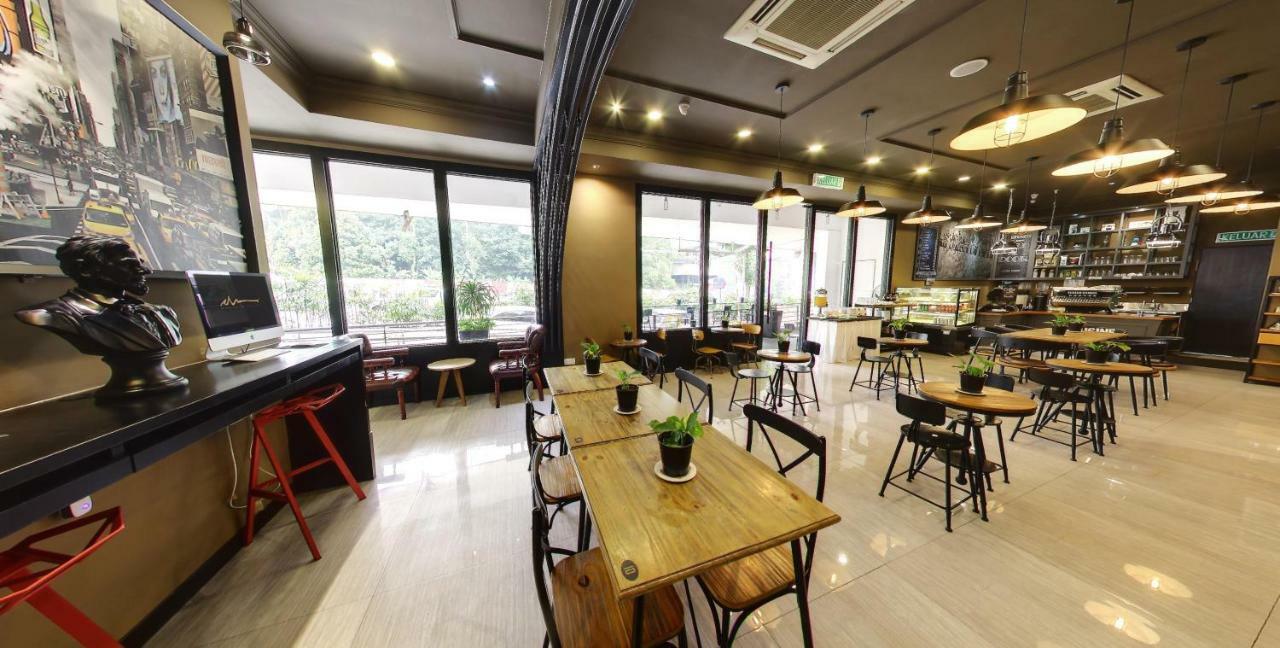 Manhattan Business Hotel Damansara Perdana Петалинг-Джая Экстерьер фото
